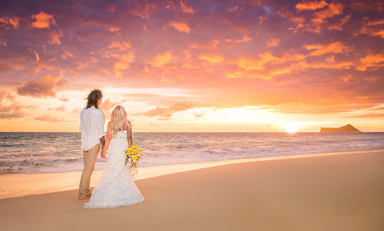 CARLY & GAZZ SUNRISE WEDDING IN HAWAII